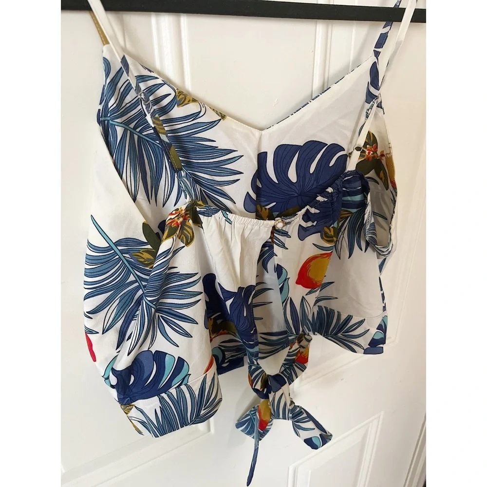 SHEIN Large White & Blue Tropical Print Crop Top. - Picture 4 of 7